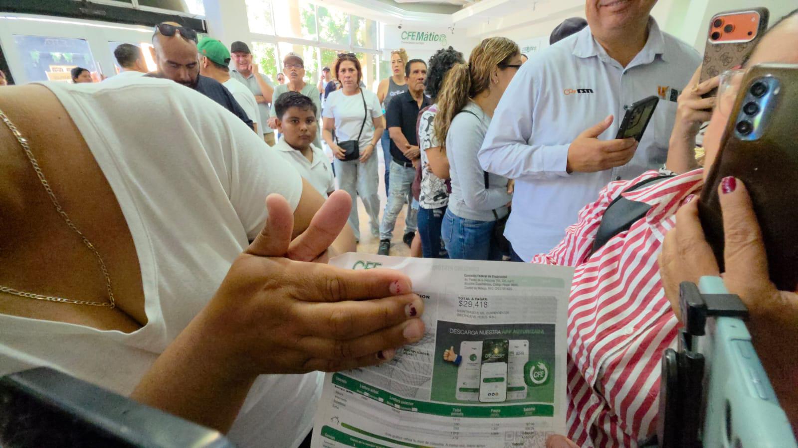 $!Protestan por altos cobros en la CFE Mazatlán