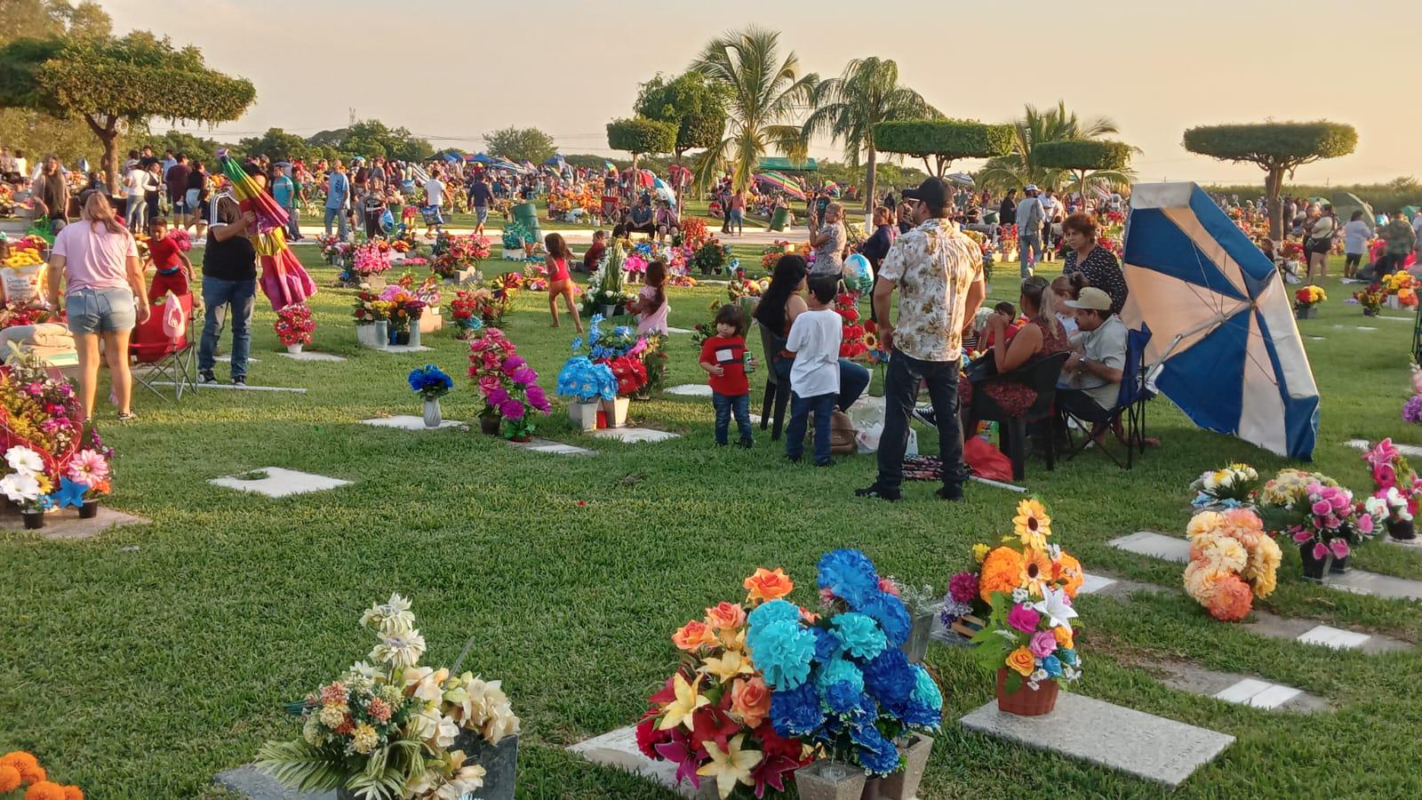 $!Las flores más vendidas este Día de Muertos fueron los ramos económicos