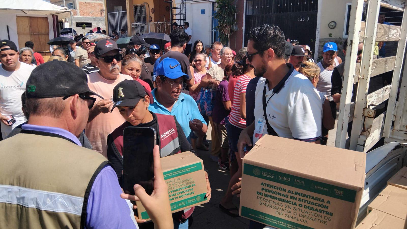 $!Reciben 179 familias mazatlecas afectadas por las lluvias apoyos económicos por parte del Gobierno Estatal