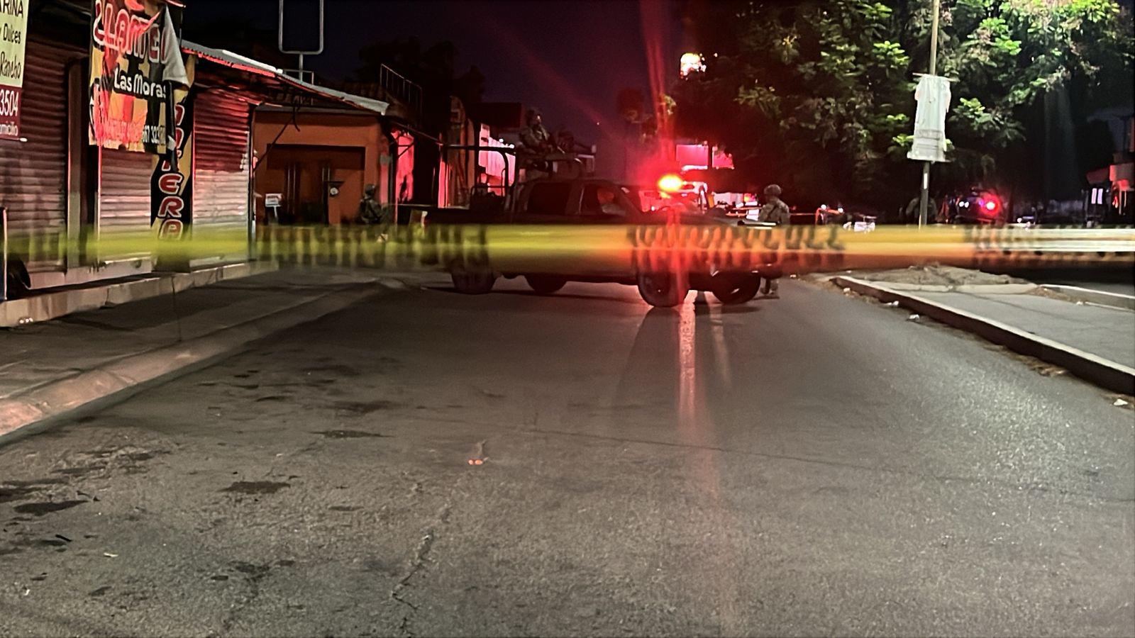 $!Asesinan a balazos a un hombre a bordo de una camioneta en Hacienda La Mora, en Culiacán