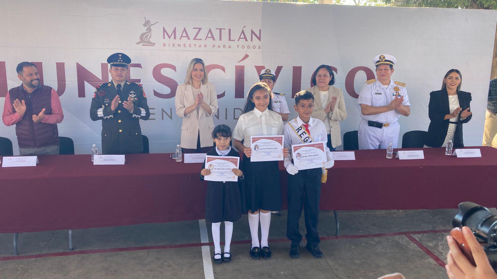 $!Dan banderazo de inicio de construcción de barda perimetral en escuela de Mazatlán