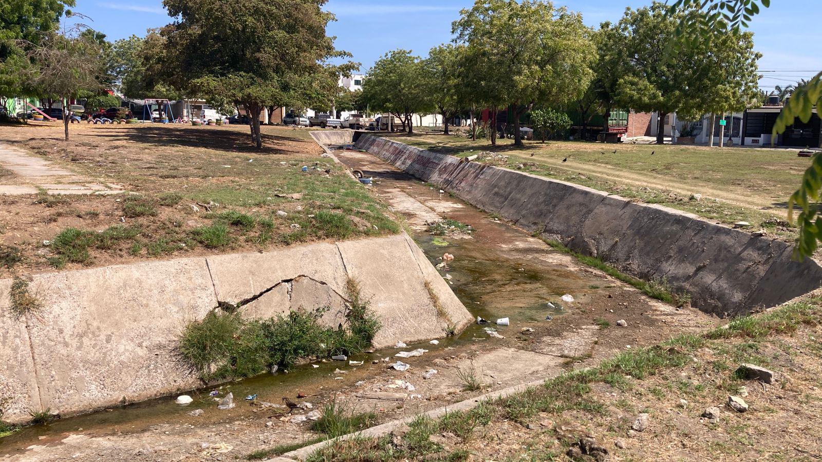 $!Basura y maleza persisten en arroyos de Mazatlán previo a la temporada de lluvias