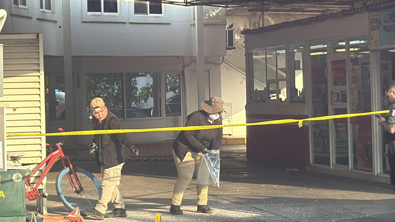 $!Matan a limpiaparabrisas dentro de una farmacia de la colonia Las Quintas, en Culiacán