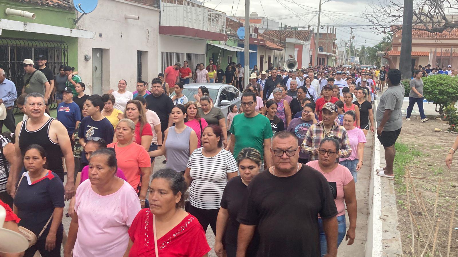 $!Cumplen feligreses a San Juan Bautista en el Río Presidio, en Villa Unión