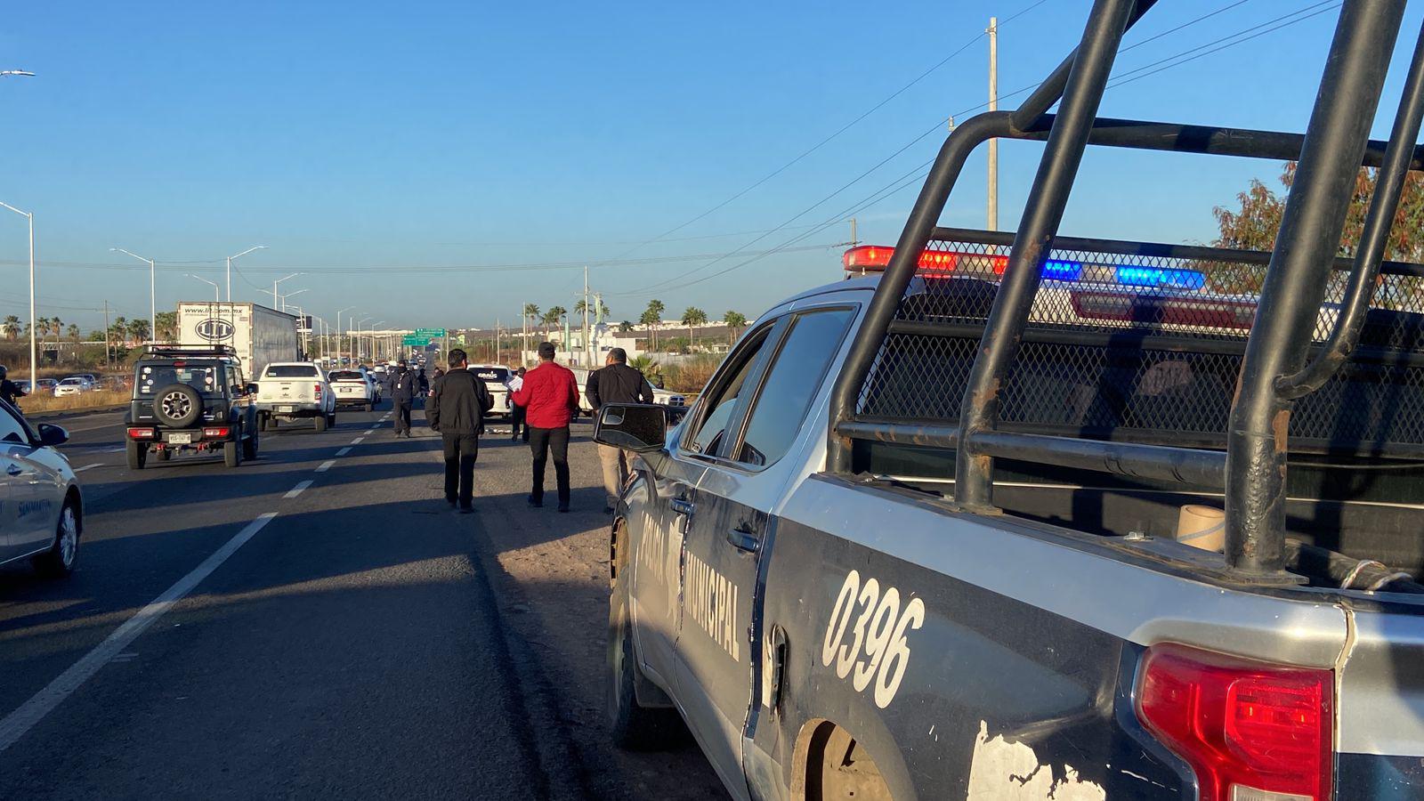 $!Hallan un hombre asesinado a balazos por el libramiento de La Costerita, en Culiacán