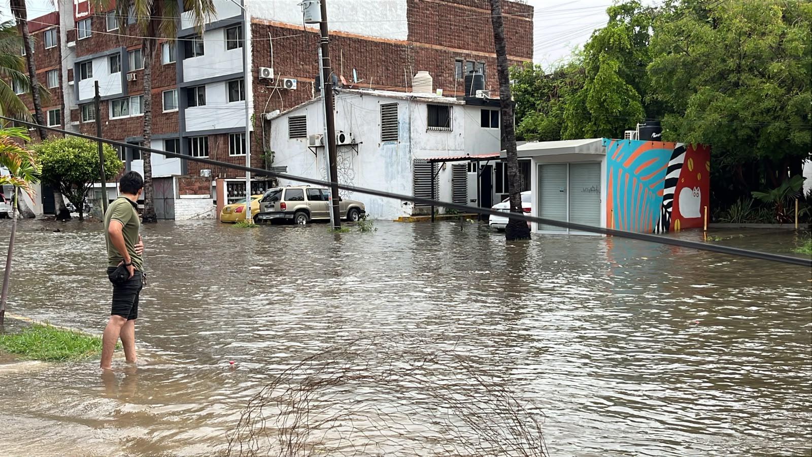 $!Lluvias vuelven a rebasar infraestructura pluvial dejando inundaciones y afectaciones en distintas zonas de Mazatlán