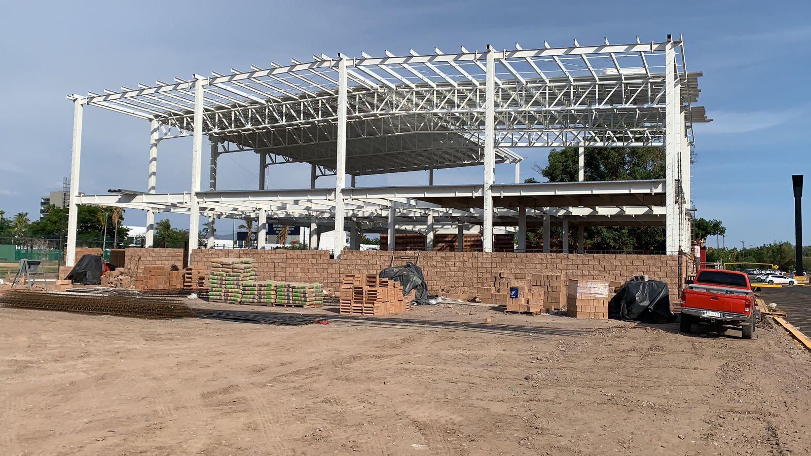 $!Instalan butacas en alberca olímpica de Mazatlán