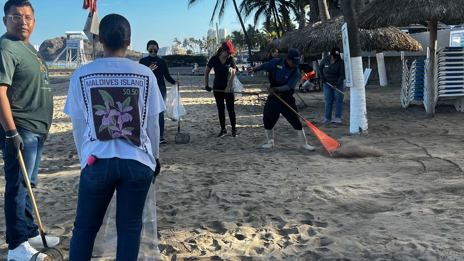 $!Refuerza Operadora de Playas acciones de limpieza en costas junto a hoteles certificados