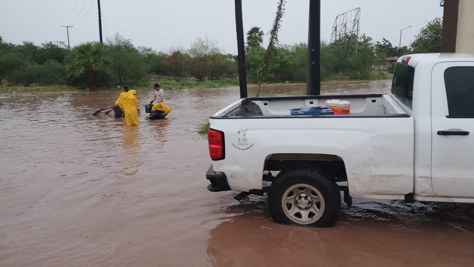 $!Lluvias por remanentes de ‘Raymond’ activan operativo de emergencia en Ahome