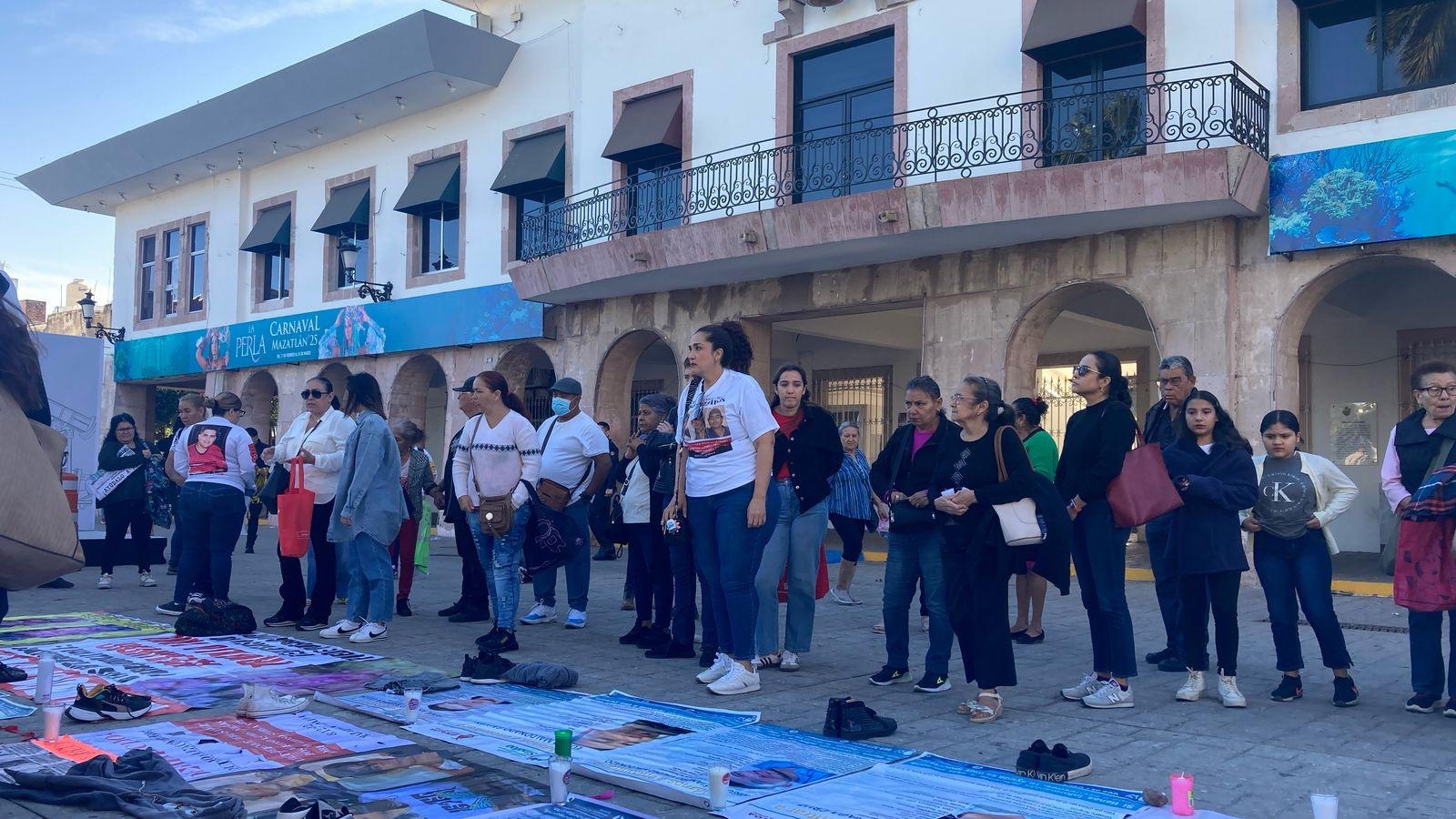 $!Se suman en Mazatlán al ‘Luto Nacional’ por hallazgo de crematorios clandestinos en Teuchitlán, Jalisco