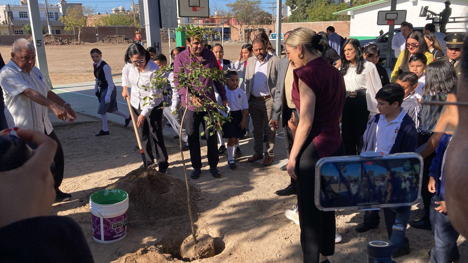 $!Agradecen pronto inicio de reconstrucción de barda perimetral en escuela primaria de Mazatlán