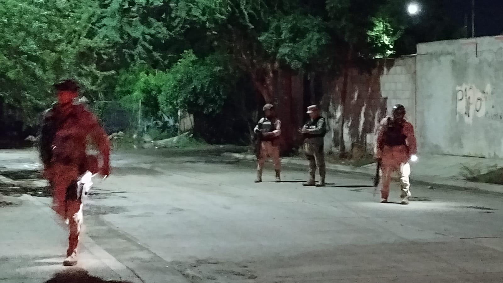 $!Hieren a una mujer tras balacera en el fraccionamiento Valle de las Amapas, en Culiacán