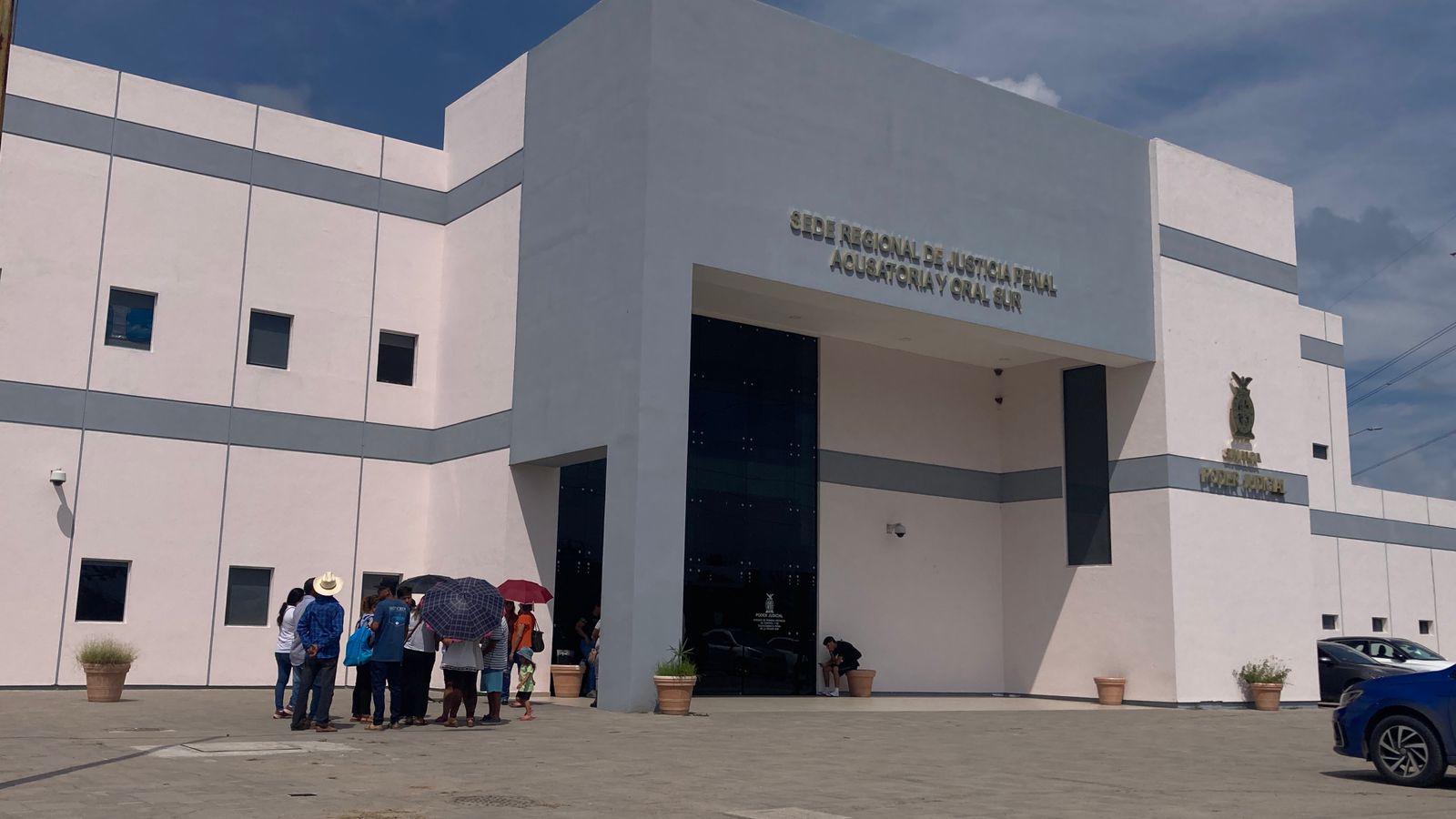 $!Realizan frente a Sede de Justicia manifestación en apoyo a vecina de la Isla de la Piedra acusada de despojo