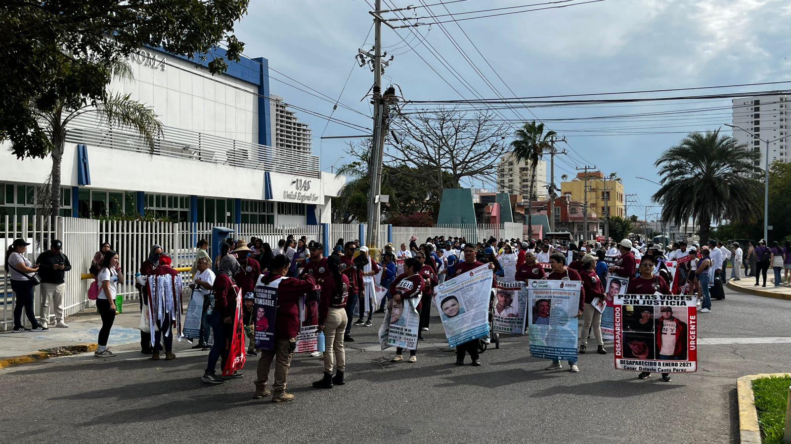 $!Comienzan a llegar colectivos, buscadores de personas desaparecidas y mujeres a la marcha 8M en Mazatlán