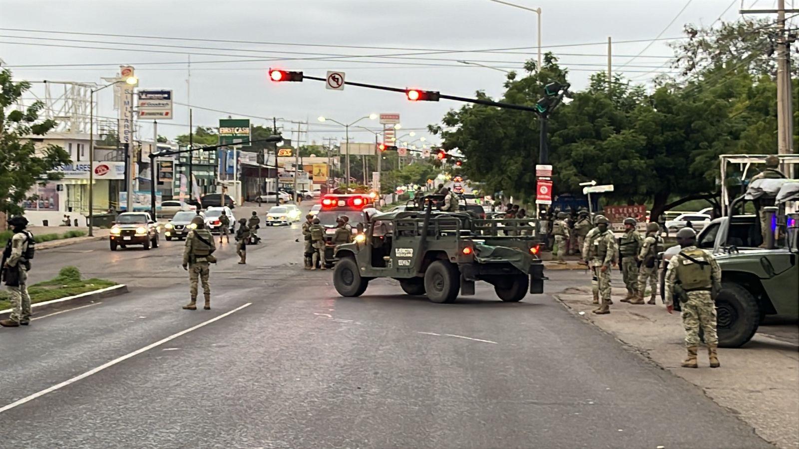 $!Militares arrollan a motociclista durante operativo en Culiacán