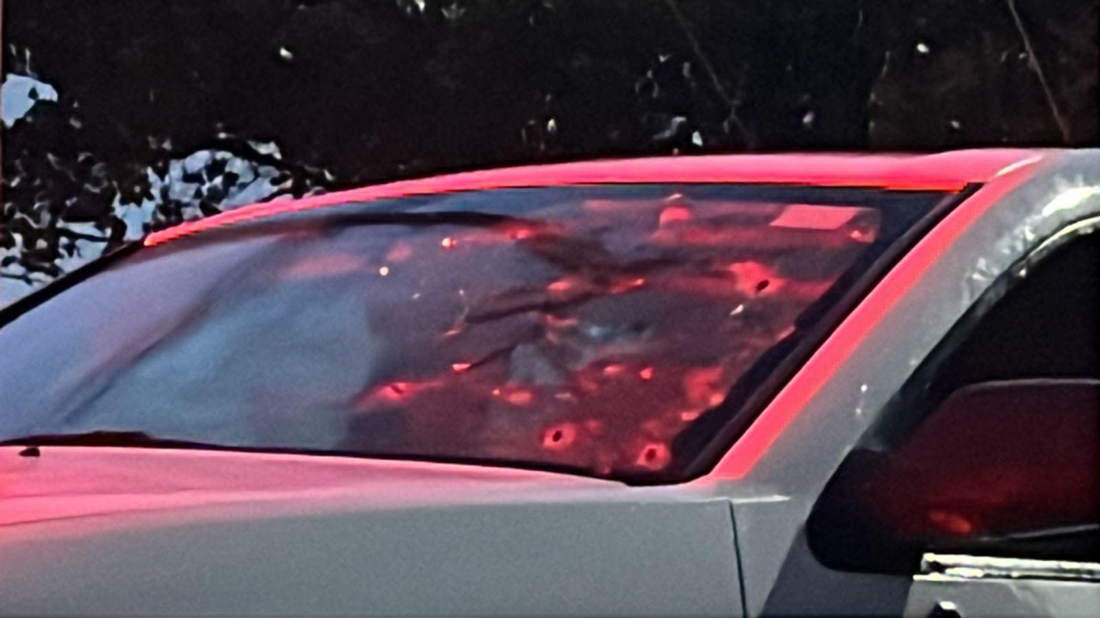 $!Militares aseguran camioneta con armas tras persecución; una mujer resulta herida