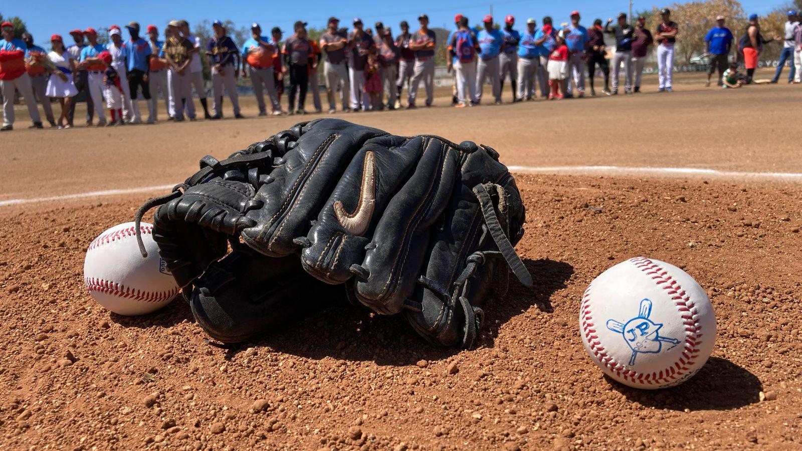$!Homenajean a Carlos Zamora y Belizario Gutiérrez en Club Polluelos