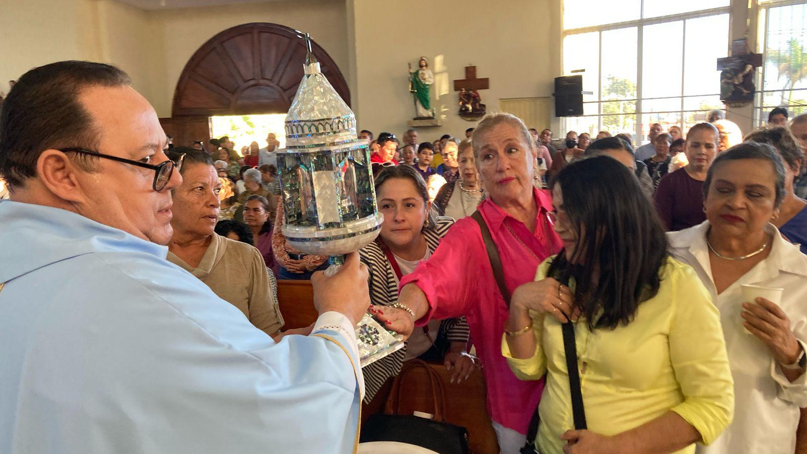 $!Virgen de Nazaret lleva su gracia a la Parroquia Divino Redentor, en Mazatlán
