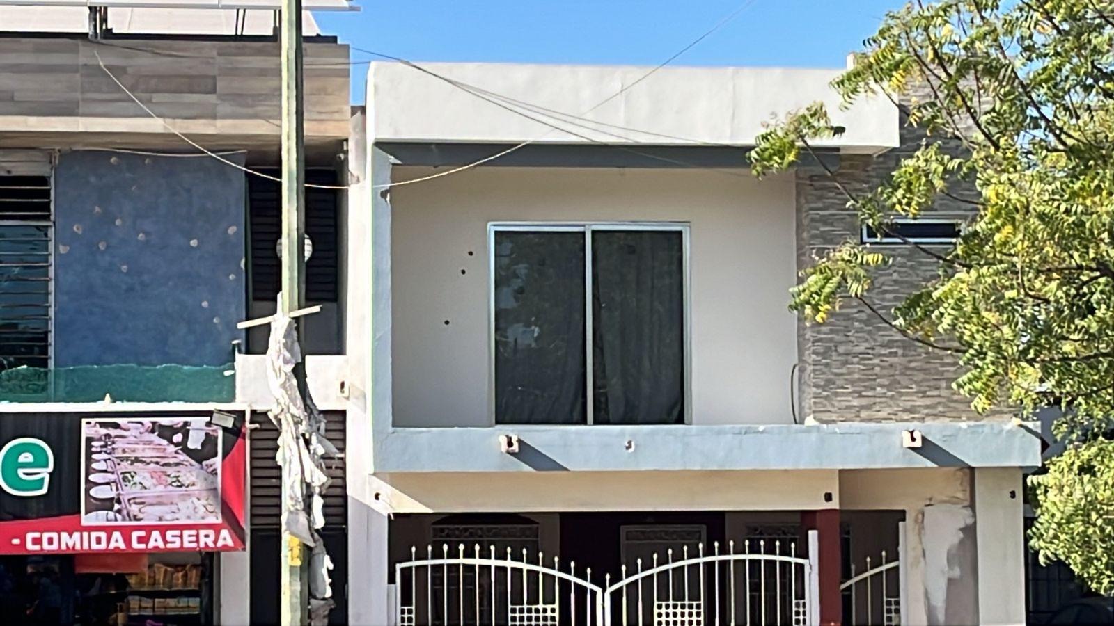 $!Balean dos domicilios, en la colonia Urbi Villa del Roble, en Culiacán