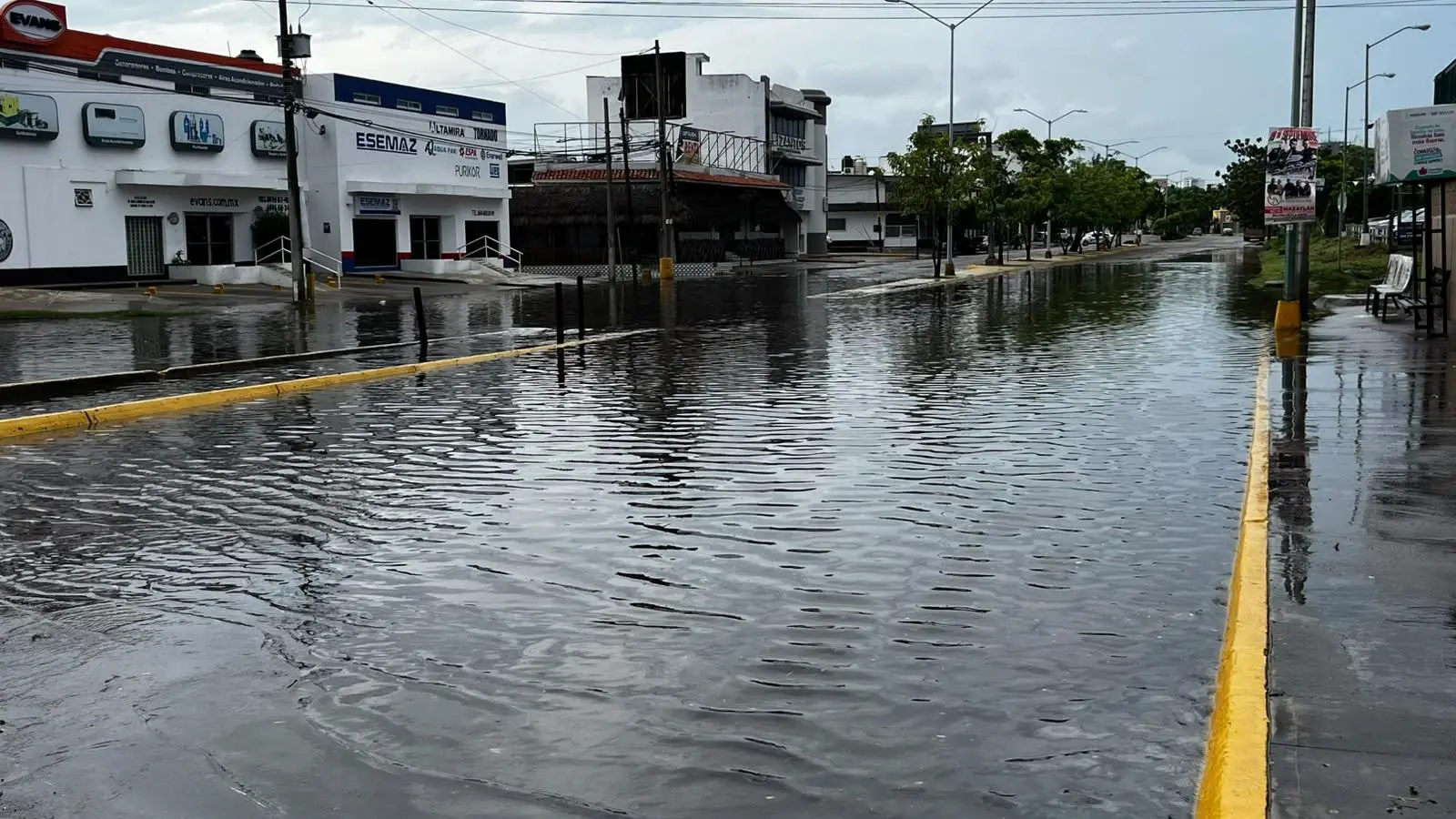 $!Lluvias vuelven a rebasar infraestructura pluvial dejando inundaciones y afectaciones en distintas zonas de Mazatlán