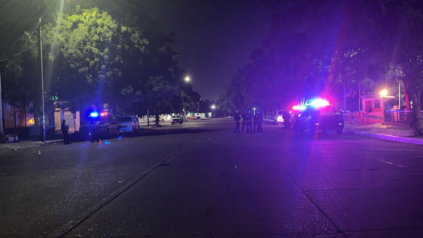 $!Localizan a un hombre asesinado a balazos frente al Palacio de Gobierno de Culiacán