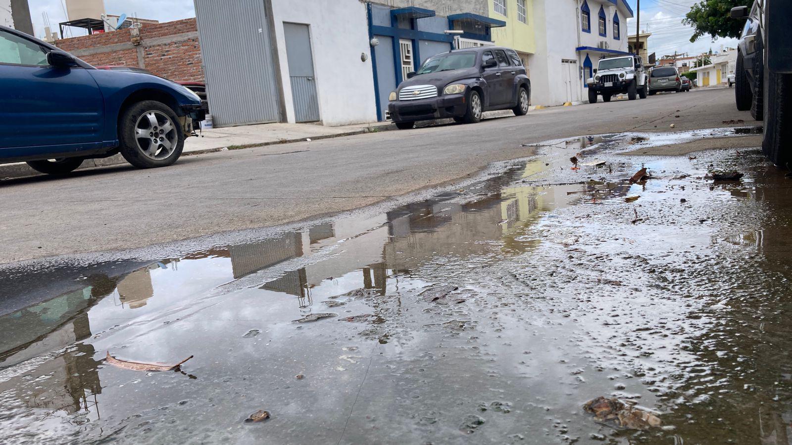 $!Fuga de aguas negras y mal olor genera malestar entre vecinos en la colonia Venustiano Carranza, en Mazatlán