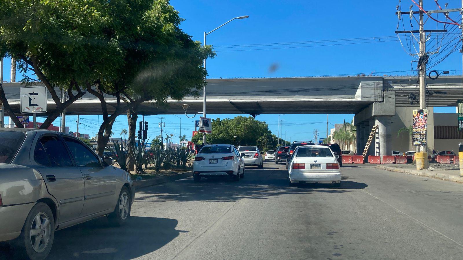 $!Avanza colocación de trabes en el Paso Vehicular de la Pérez Escobosa, en Mazatlán; quedará lista este lunes
