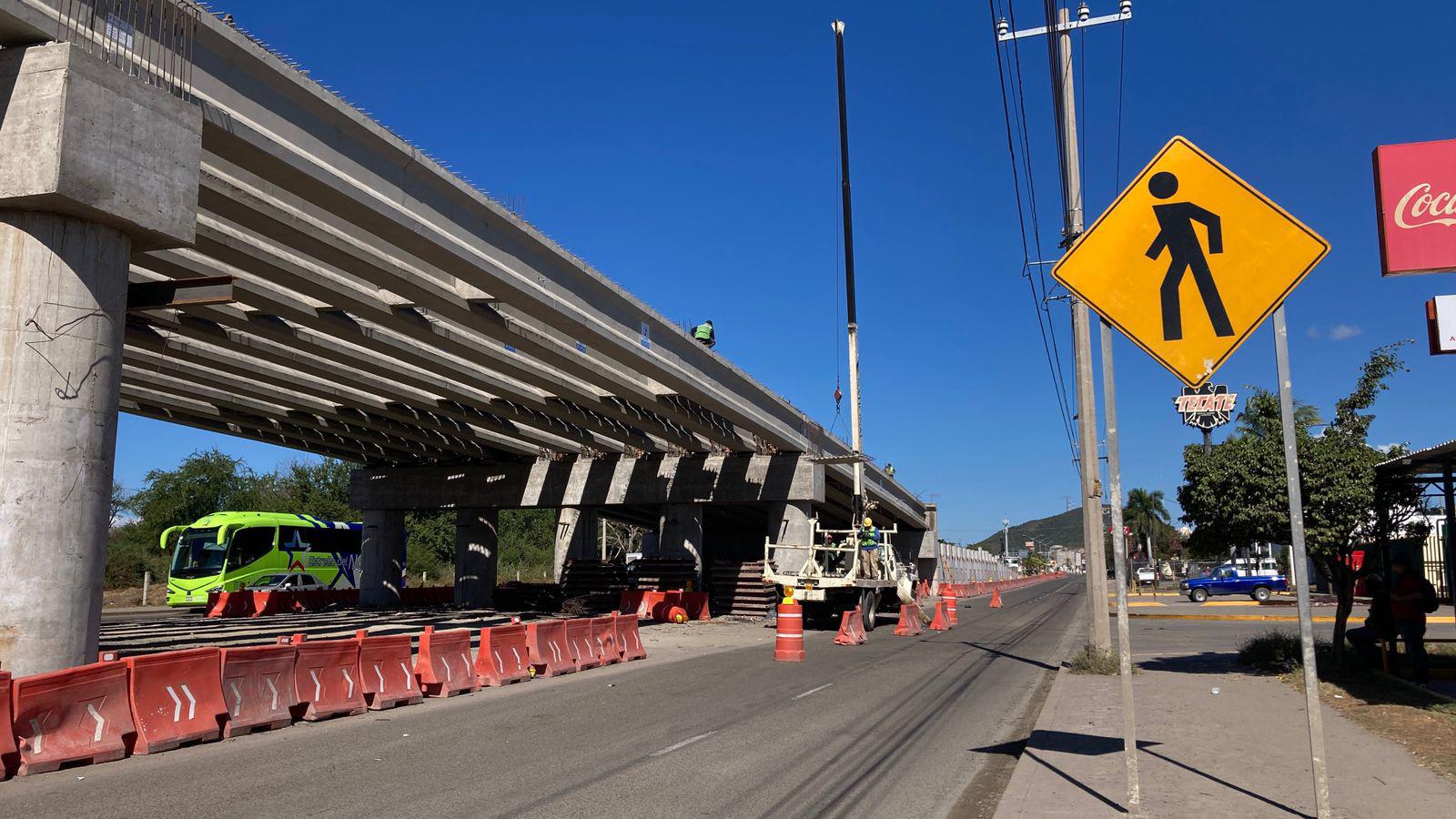 $!Avanza colocación de trabes en el Paso Vehicular de la Pérez Escobosa, en Mazatlán; quedará lista este lunes