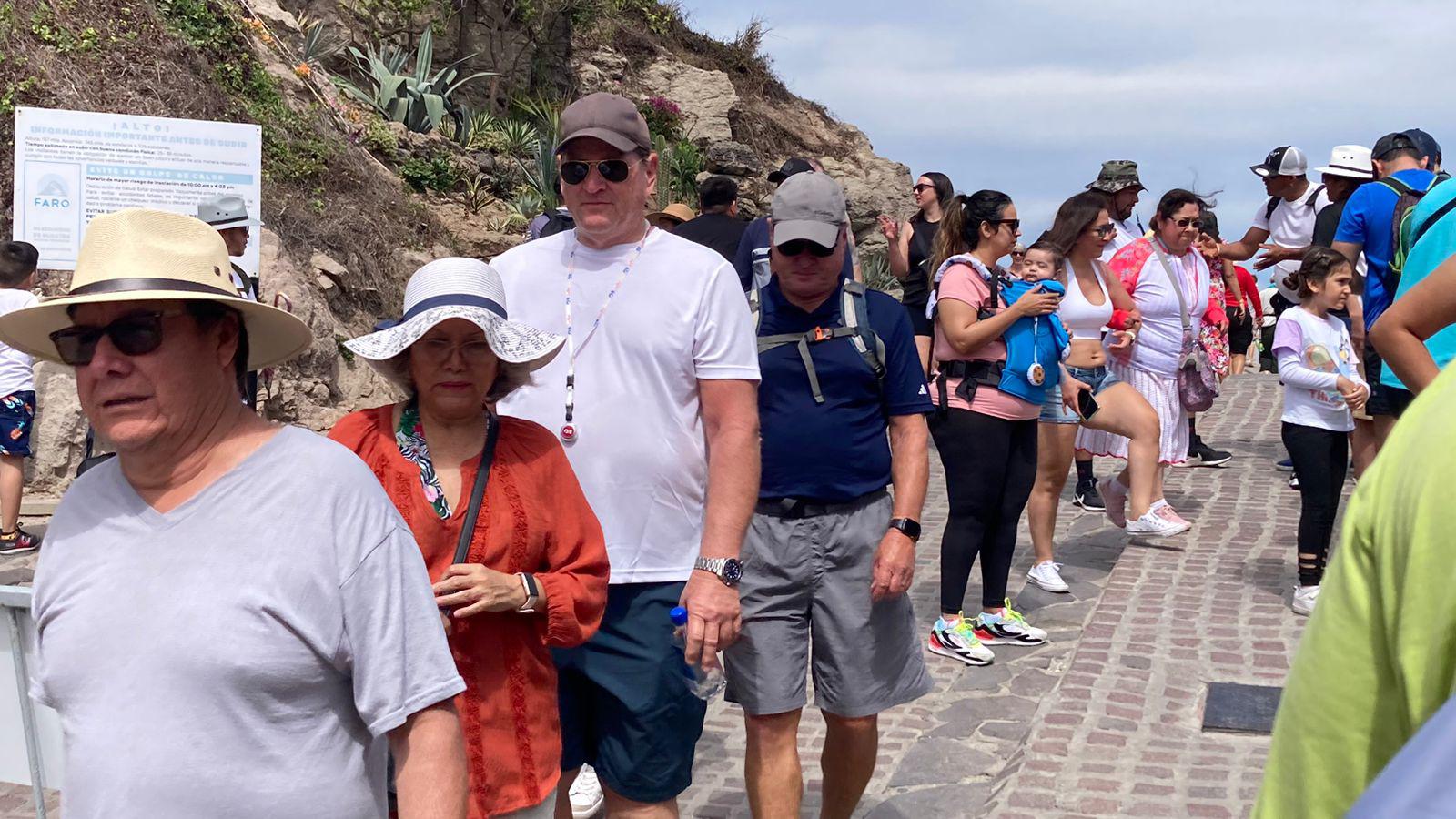 $!Cierre del mirador de cristal en el Faro Mazatlán decepciona a visitantes