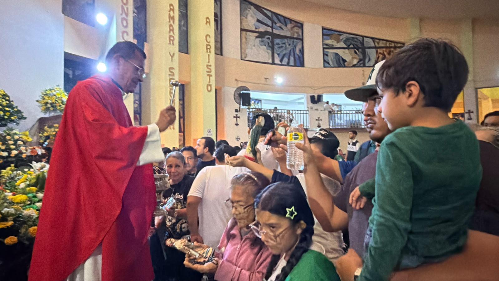$!Celebran a San Judas Tadeo entre lluvia, peregrinaciones y oraciones por la paz en Mazatlán