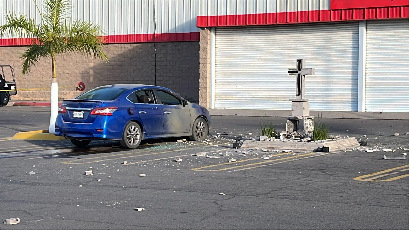 $!Destruyen cenotafio de Édgar Guzmán en estacionamiento de centro comercial al norte de Culiacán