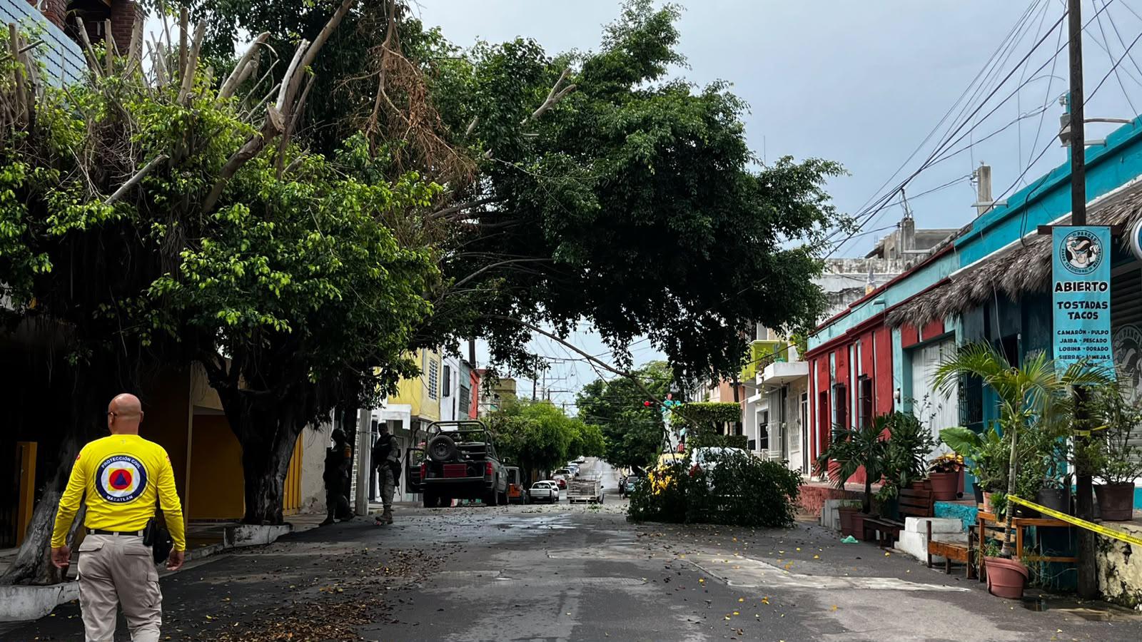 $!Lluvias vuelven a rebasar infraestructura pluvial dejando inundaciones y afectaciones en distintas zonas de Mazatlán