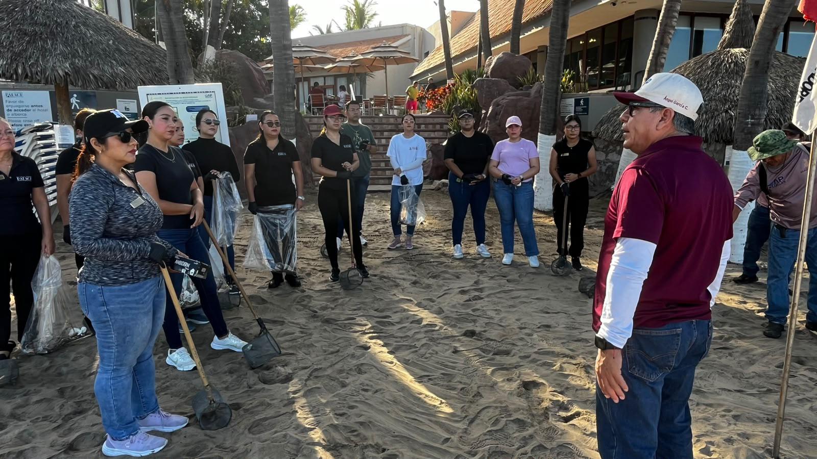 $!Refuerza Operadora de Playas acciones de limpieza en costas junto a hoteles certificados