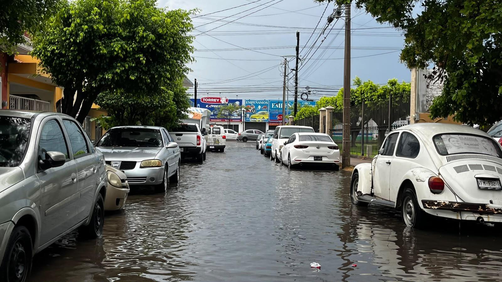 $!Lluvias vuelven a rebasar infraestructura pluvial dejando inundaciones y afectaciones en distintas zonas de Mazatlán
