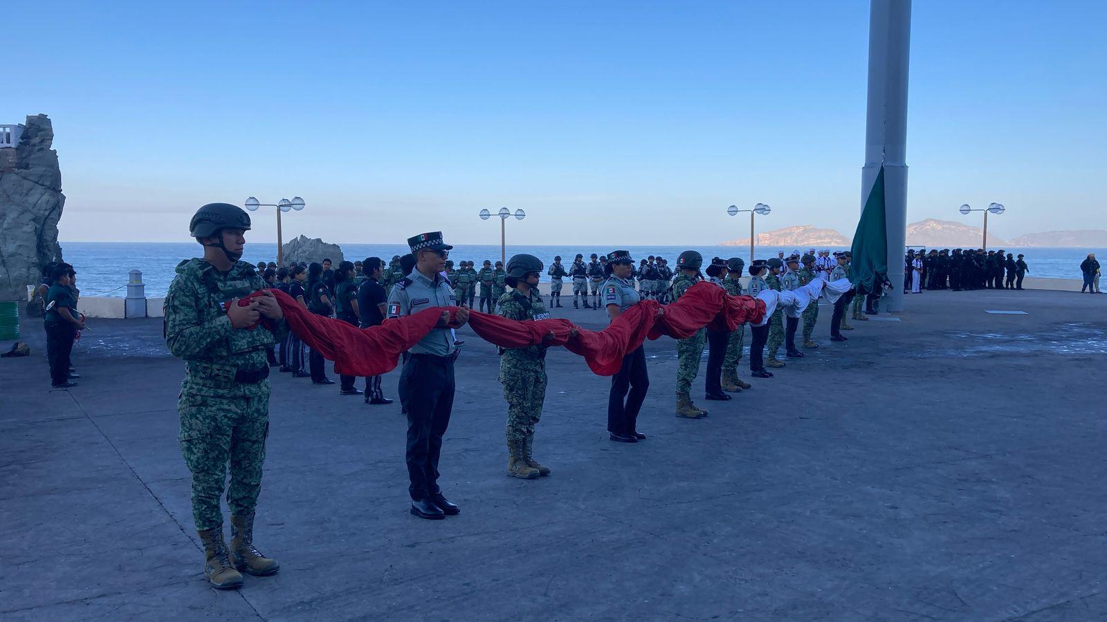 $!Celebran el Día de la Bandera con el recuerdo de la defensa al puerto de Mazatlán