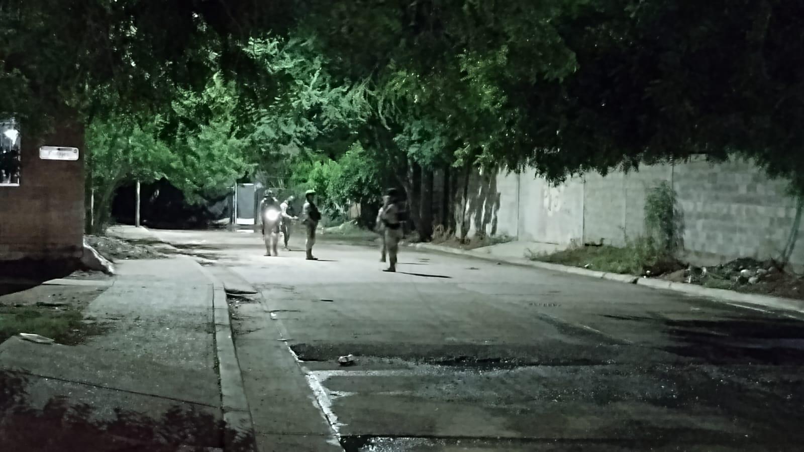 $!Hieren a una mujer tras balacera en el fraccionamiento Valle de las Amapas, en Culiacán