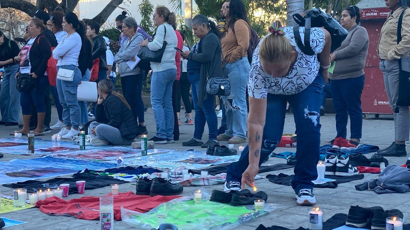 $!Se suman en Mazatlán al ‘Luto Nacional’ por hallazgo de crematorios clandestinos en Teuchitlán, Jalisco