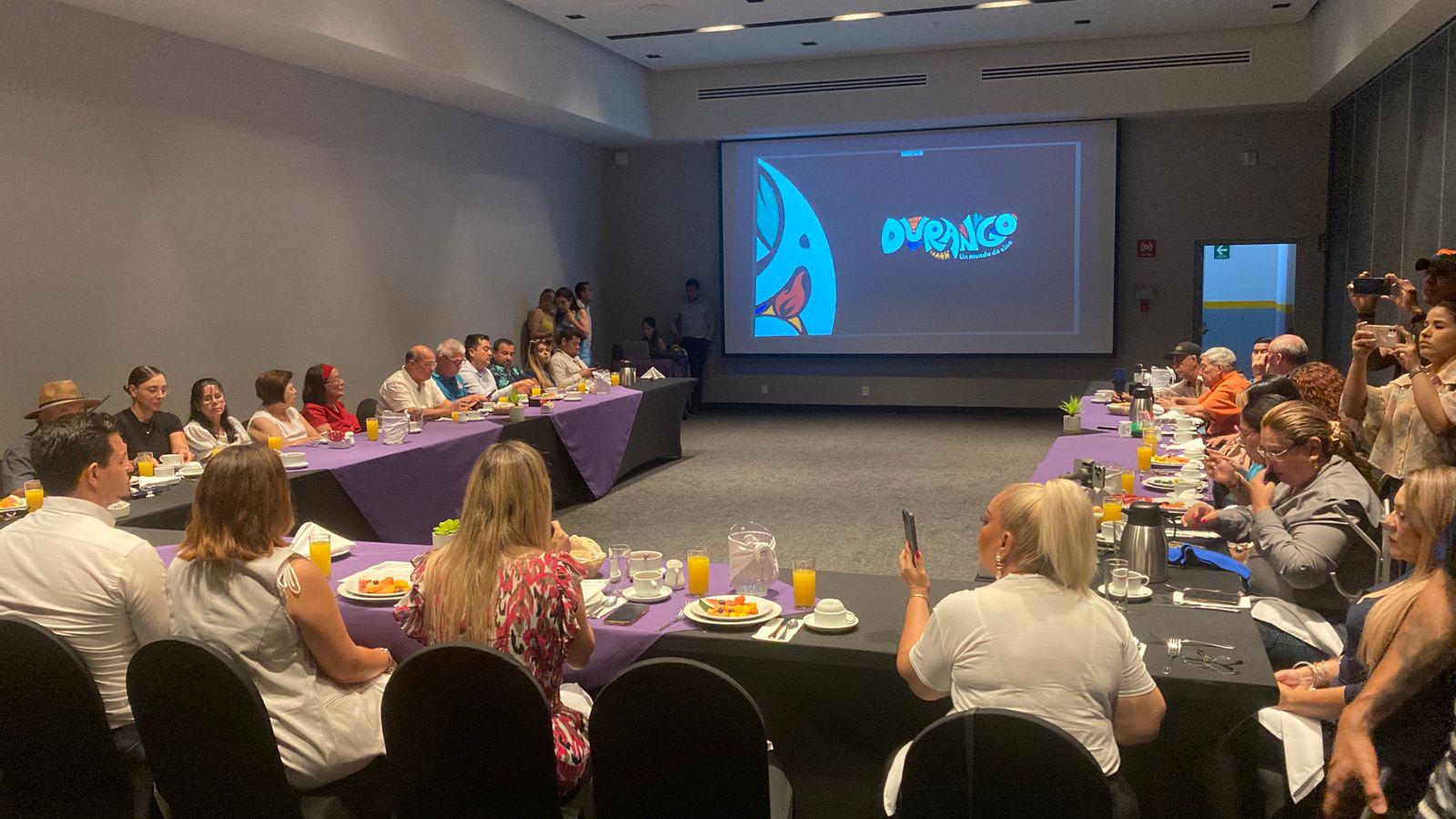 $!Promocionan en Mazatlán cartelera recargada de la Feria Nacional de Durango 2025