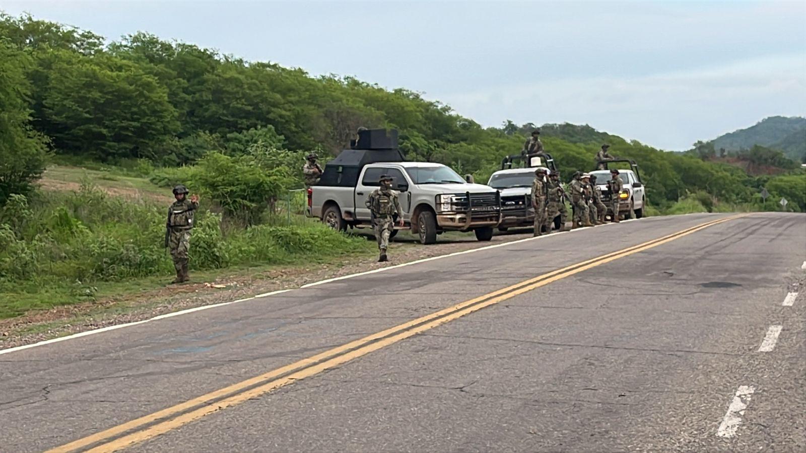 $!Dos muertos y un detenido tras presunto enfrentamiento entre civiles y la Marina en Alcoyonqui, Culiacán