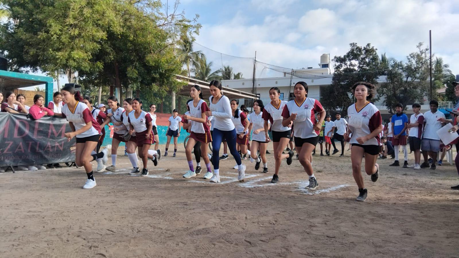 $!Carrera Deportiva ETI 88 refuerza hábitos saludables en Isla de la Piedra
