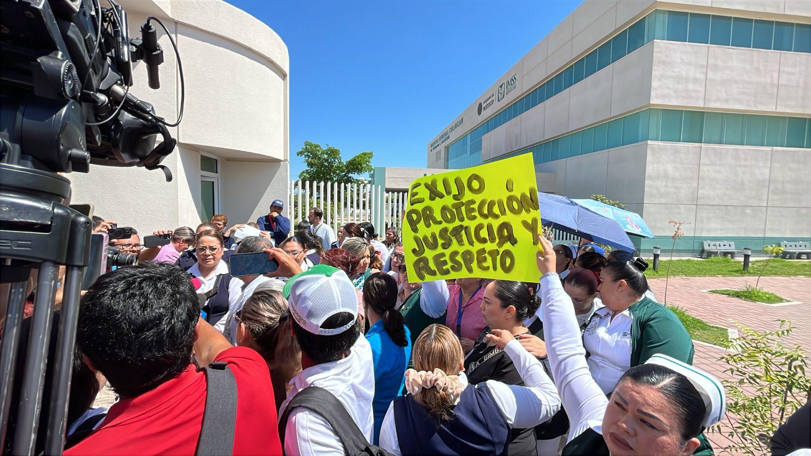 $!Personal del Hospital General de Culiacán exigen sacar a heridos de bala