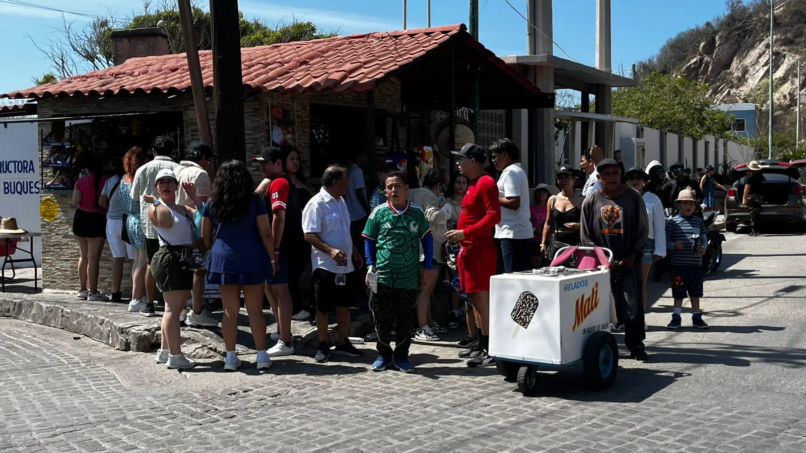 $!Mantiene Faro de Mazatlán una buena afluencia pese a las altas temperaturas