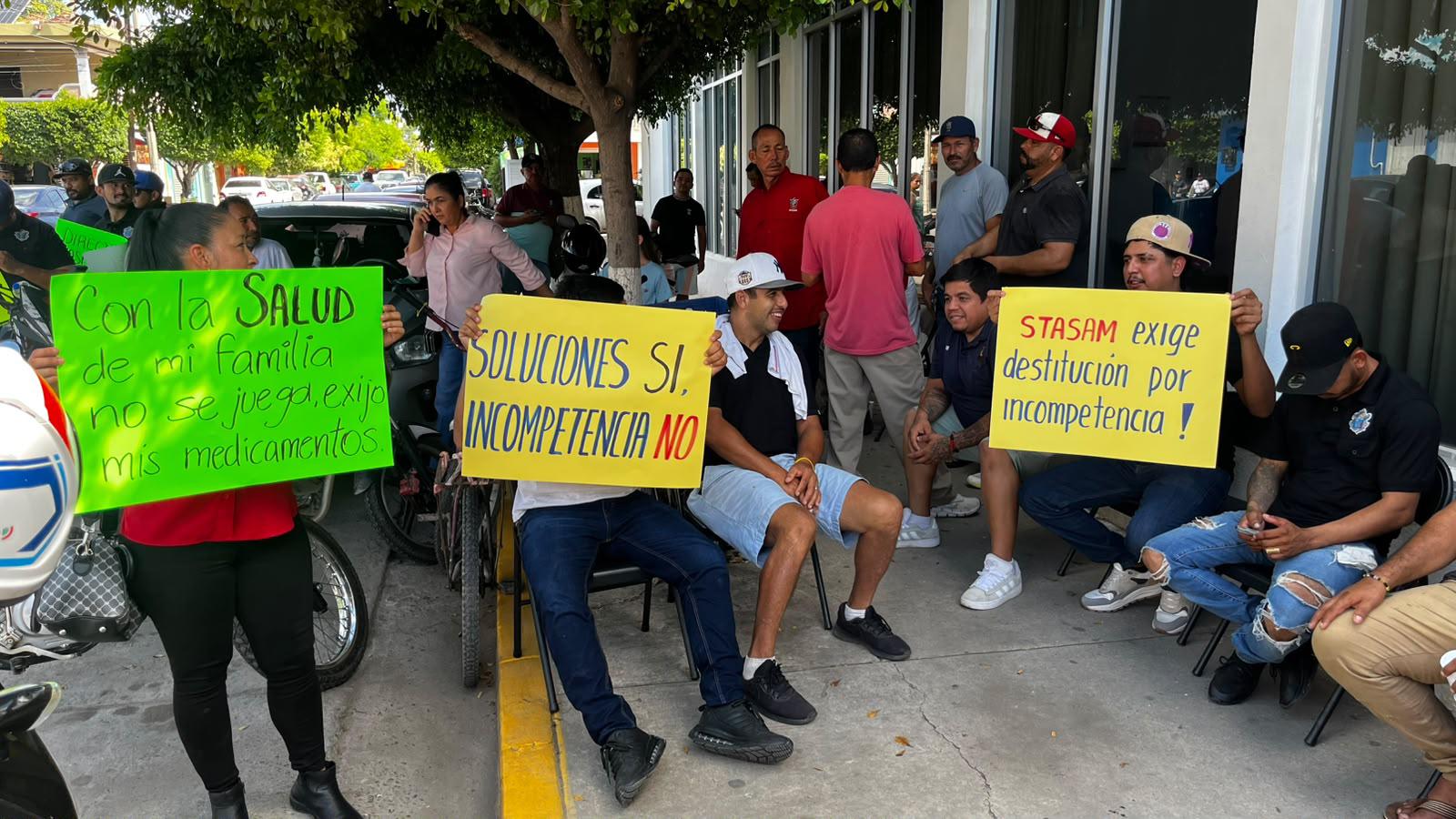 $!Exigen trabajadores del Ayuntamiento medicamentos y atención médica