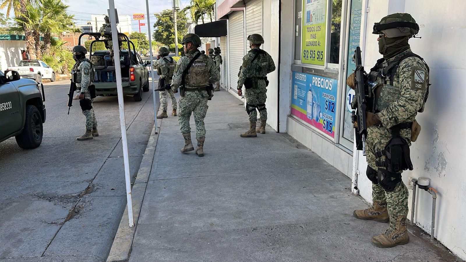 $!Despliegan operativo de seguridad en la colonia Tierra Blanca, en Culiacán