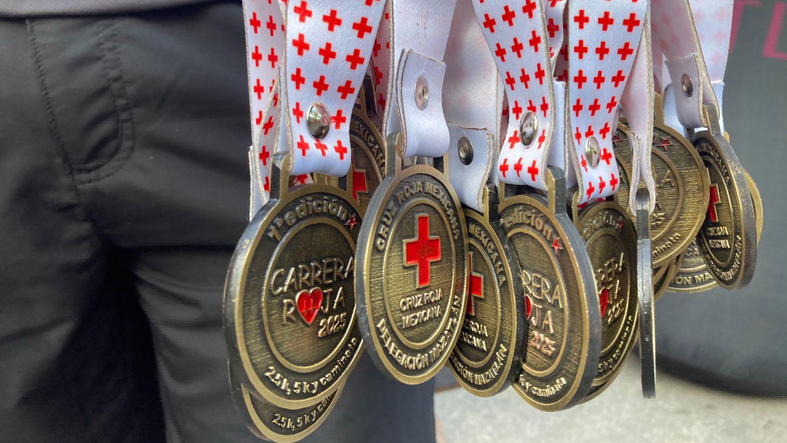 $!Jesús Labrador y Aragetze Nava triunfan en la primera Carrera Roja en Mazatlán