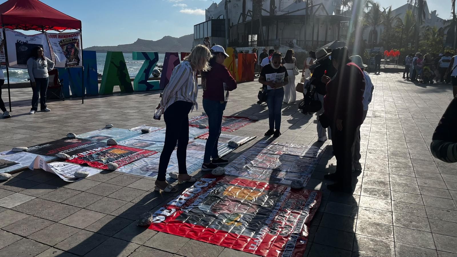 $!Continúan colectivos de madres buscadoras con una intensa jornada de boteo en Mazatlán