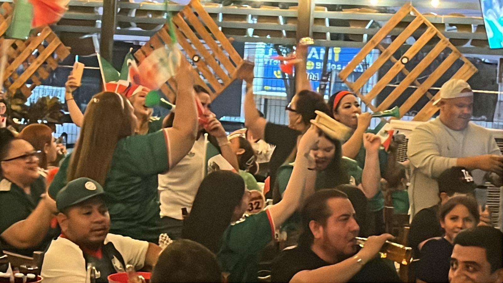 $!Restaurantes reportan afluencia máxima por juegos de la Selección Mexicana en el Mundial