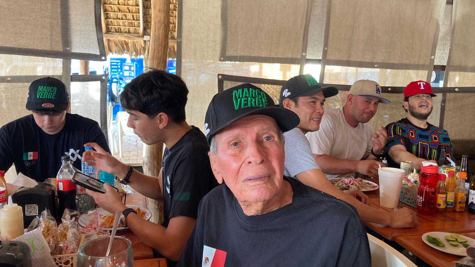 $!Estoy contenta por mi hijo, aunque no lo vi pelear: Mamá de Marco Verde