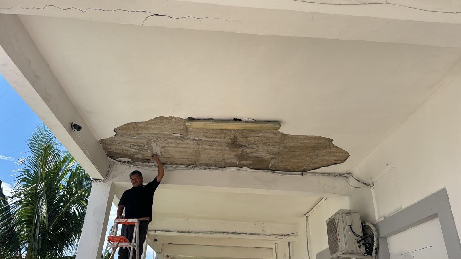 $!Darán mantenimiento al Palacio Municipal de Mazatlán tras desprendimiento de techo