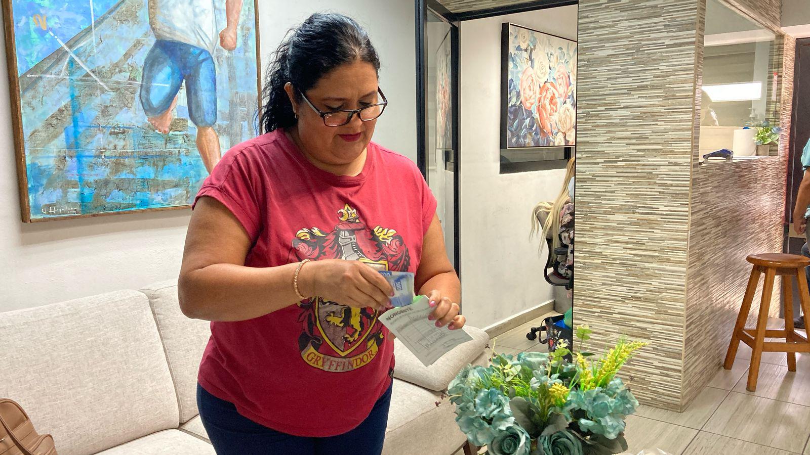 $!Recibe David apoyo de 5 mil pesos por parte de lectora de Noroeste; este martes será intervenido del ojo
